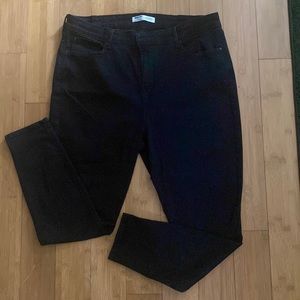 Signature Levi Black Pants
